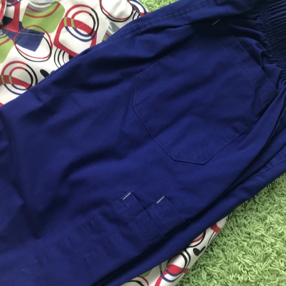 Pattern Long sleeve scrubs and pants set - Picture 2 of 3